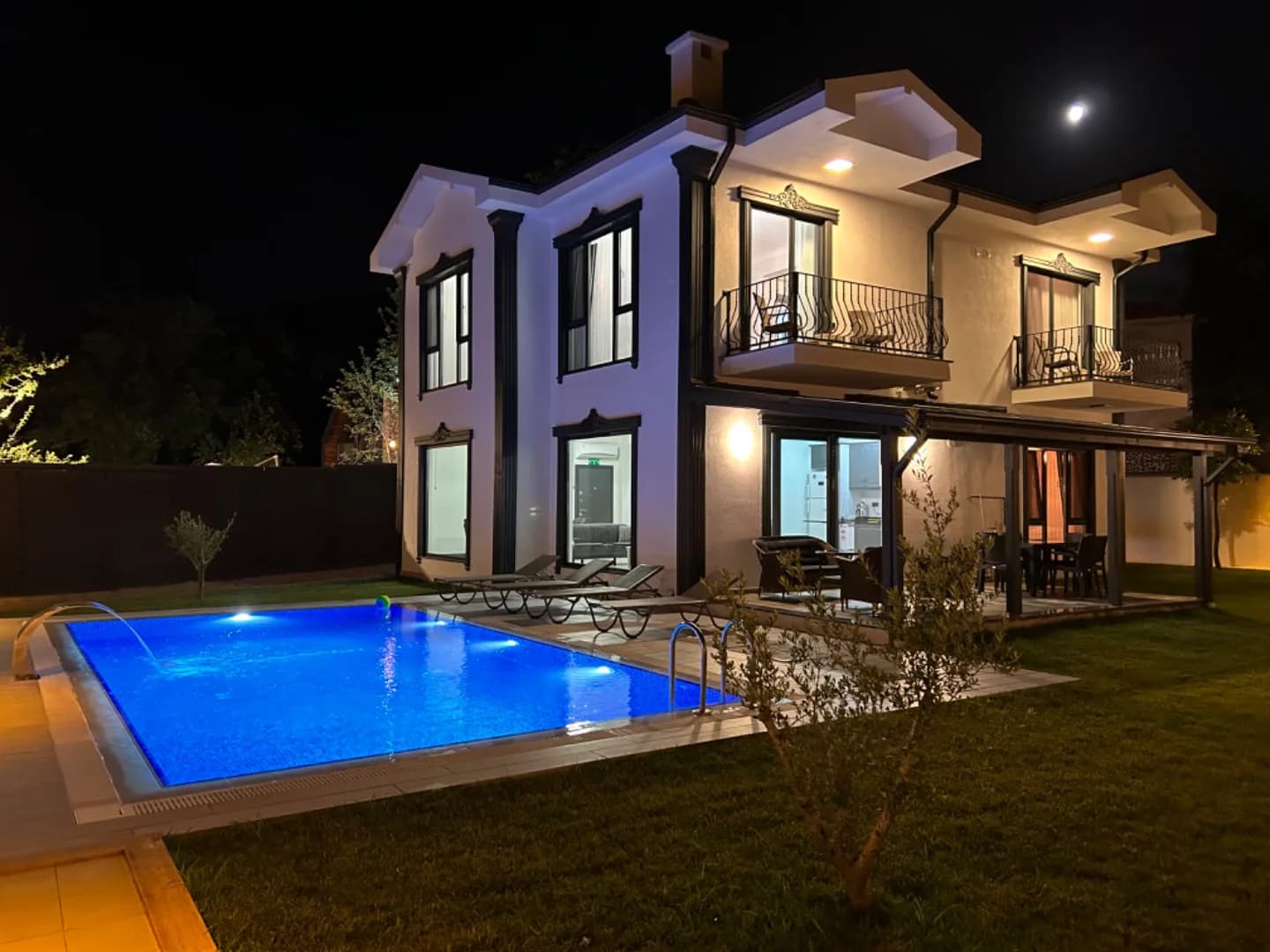Sakarya Sapanca'da Geniş Bahçeli, Özel Havuzlu, Lüks Villa görsel 3
