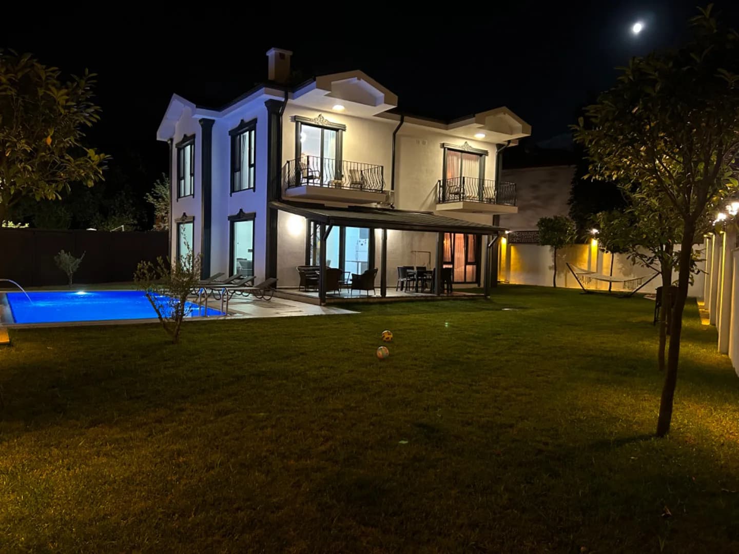 Sakarya Sapanca'da Geniş Bahçeli, Özel Havuzlu, Lüks Villa görsel 2