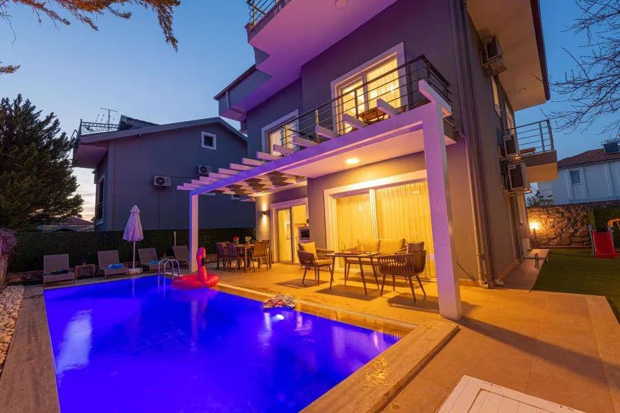 Fethiye Ölüdeniz'de Doğa Manzaralı, Özel Havuzlu, Konforlu Villa görsel 3