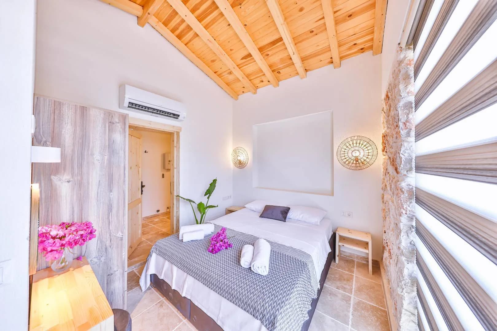 Kaş Çukurbağ'da Doğa Manzaralı, Özel Havuzlu, Taş Villa görsel 3