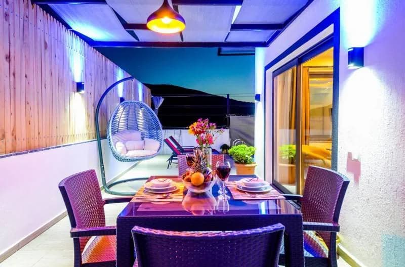 Kaş Bezirgan'da Doğa Manzaralı, Isıtmalı Havuzlu, Konforlu Villa görsel 2