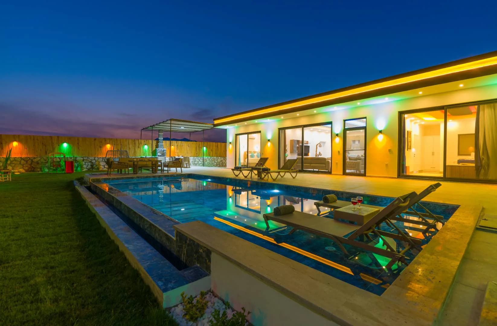 Kaş Ova'da Sessiz Konumda, Özel Havuzlu, 5 Kişilik Villa görsel 2