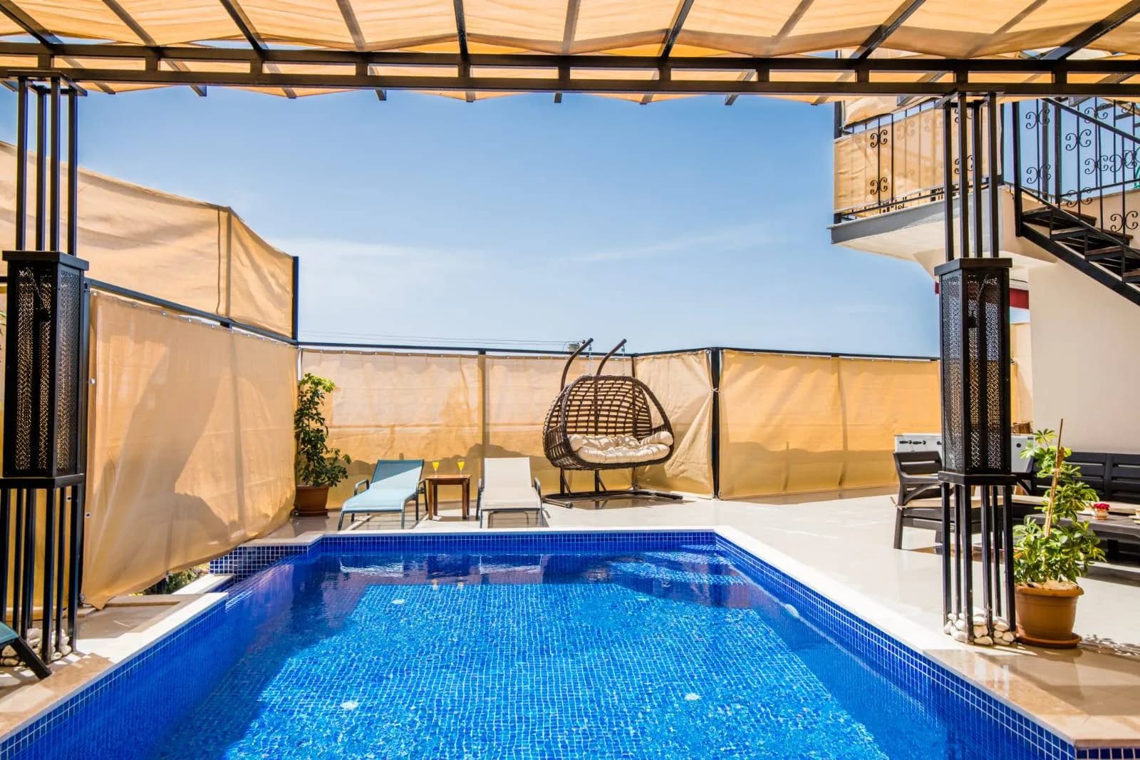 Kaş Bezirgan'da Geniş Alanlara Sahip, Özel Havuzlu, Modern Villa görsel 3