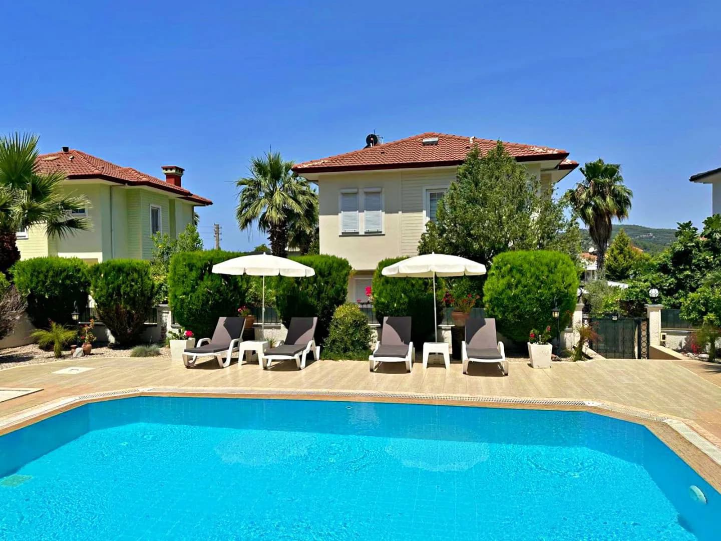 Fethiye Ölüdeniz'de Elverişli Konumda, Özel Havuzlu, 3+1 Villa görsel 3