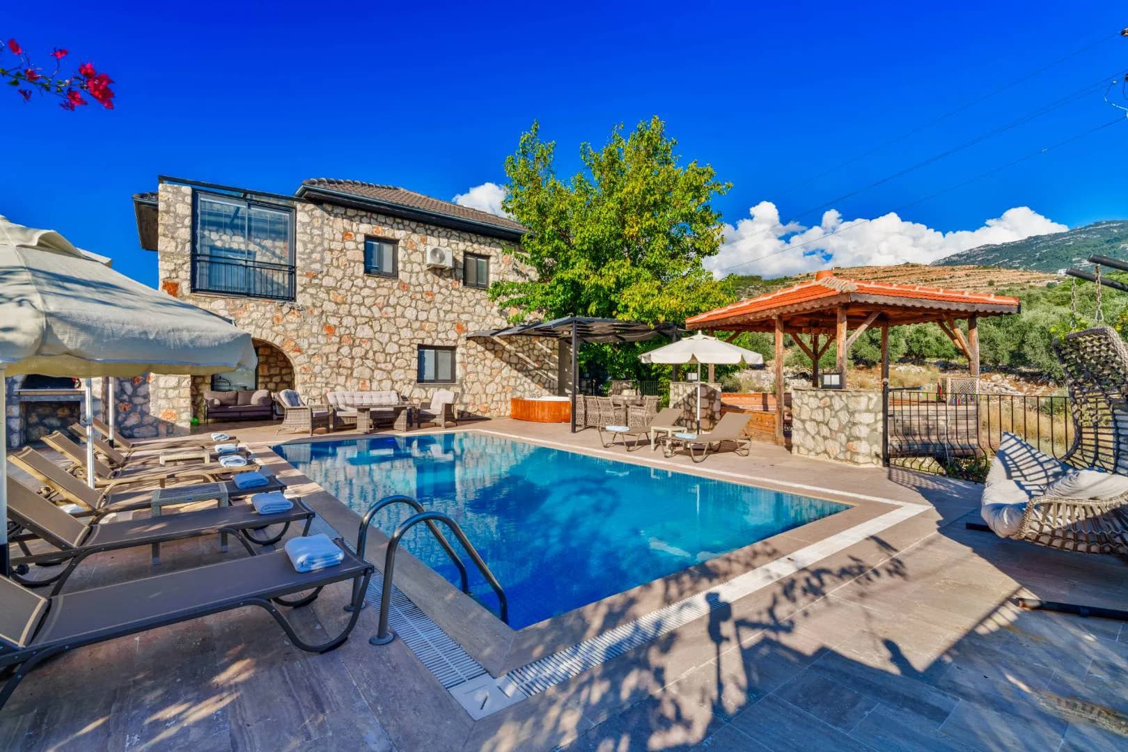 Kaş İslamlar'da Yeşillikler İçerisinde, Özel Havuzlu, Taş Villa görsel 2