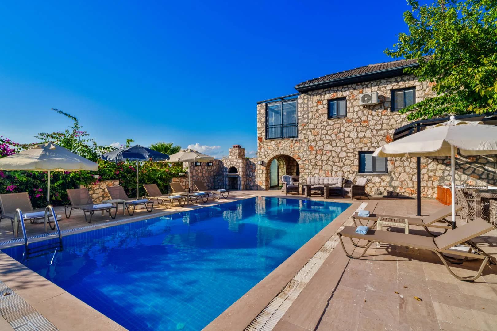 Kaş İslamlar'da Yeşillikler İçerisinde, Özel Havuzlu, Taş Villa görsel 3