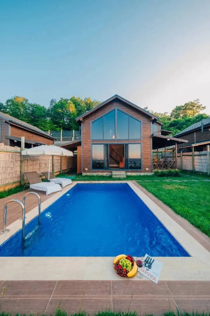 Sapanca Uzunkum'da Sakin Konumda, Isıtmalı Havuzlu, Kiralık Bungalov görsel 2