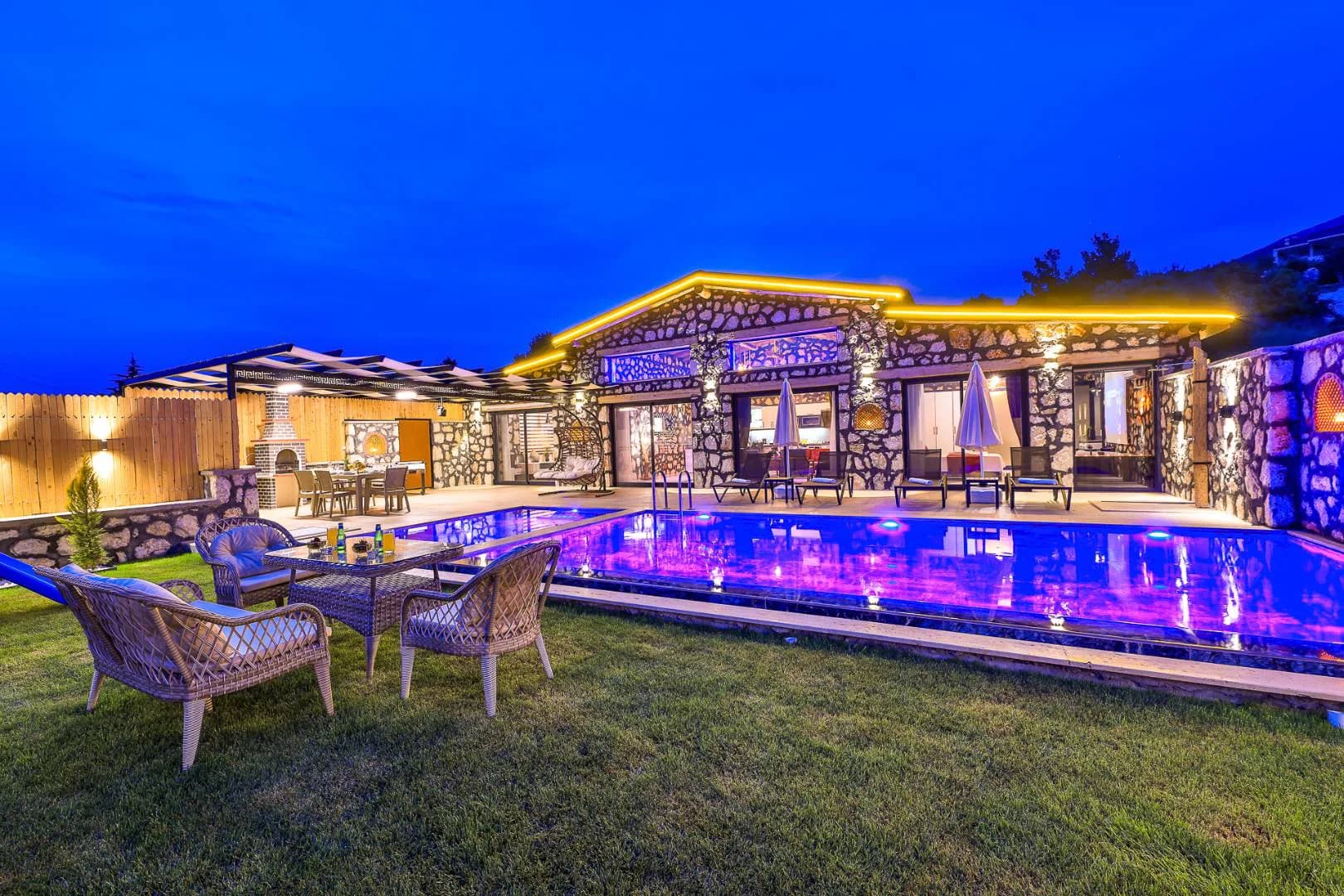 Kalkan Çavdır'da Muhteşem Konumda, Özel Havuzlu, Jakuzili, Lüks Villa görsel 2