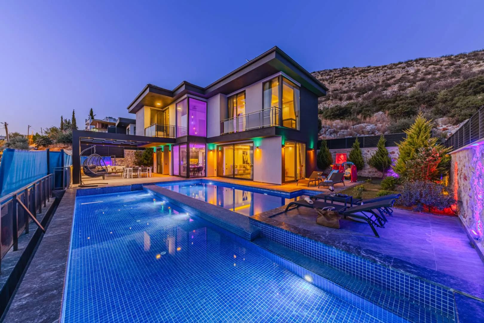 Kaş Yeşilköy'de Lüks Tasarımlı, Yetişkin ve Çocuk Havuzlu, 2+1 Villa görsel 2