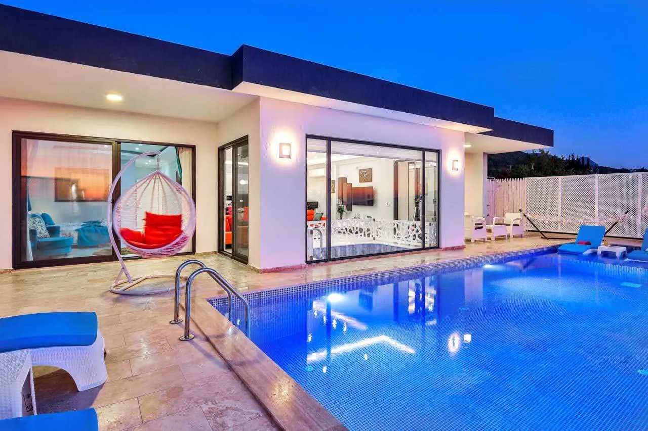 Kaş Üzümlü'de Doğa İçerisinde, Isıtmalı Özel Havuzlu, Kiralık Villa görsel 2