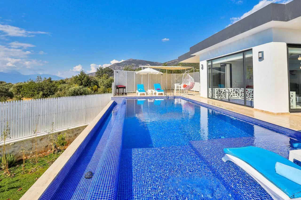 Kaş Üzümlü'de Doğa İçerisinde, Isıtmalı Özel Havuzlu, Kiralık Villa görsel 3
