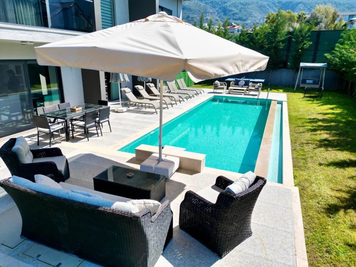 Fethiye Ölüdeniz'de Merkezi Konumda, Özel Havuzlu, Olanaklı Villa görsel 3