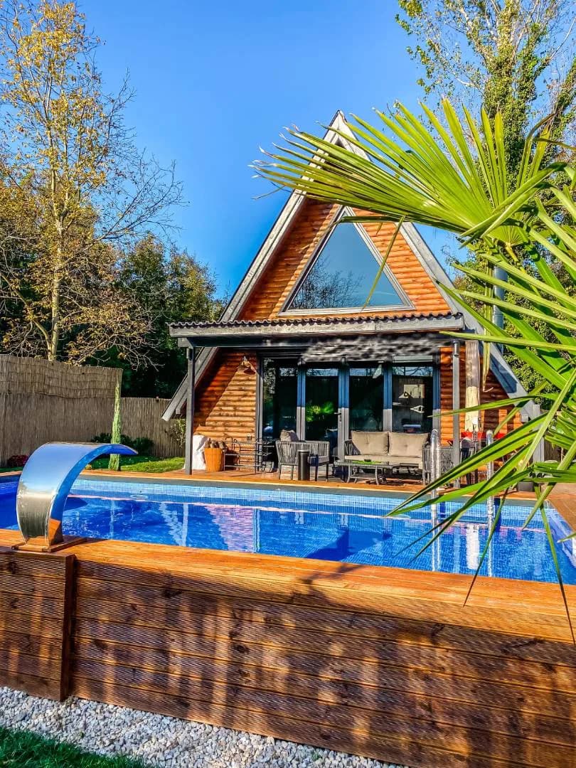 Sapanca Rüstempaşa'da Isıtmalı Havuzlu, Kahvaltı Dahil, Kiralık Bungalov görsel 2