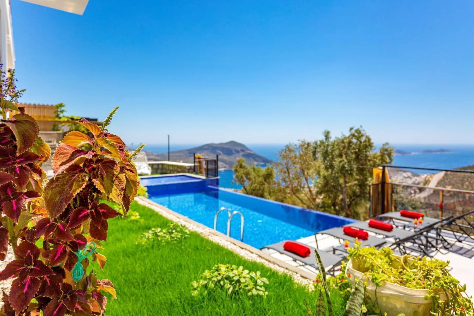 Kaş Akbel'de Deniz Manzaralı, Özel Havuzlu ve Jakuzili, Bahçeli Villa görsel 3