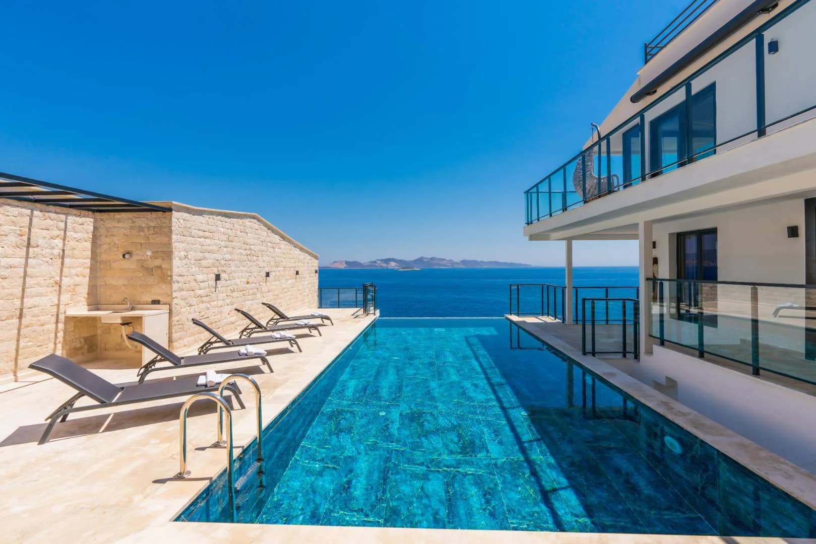 Kaş Gökçeören'de Büyüleyici Deniz Manzaralı, Özel Havuzlu, Lüks Villa görsel 2