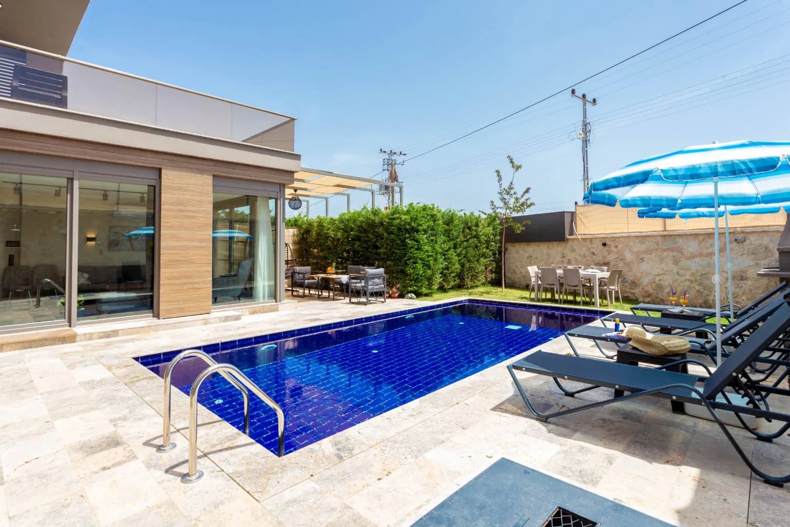 Kaş Andifli'de Geniş Bahçeli, Özel Havuzlu, 3+1 Modern Villa görsel 3