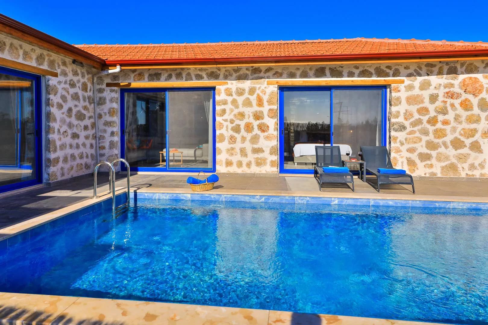 Kaş Gelemiş'de Deniz Manzaralı, Özel Havuzlu, Taş Villa görsel 2