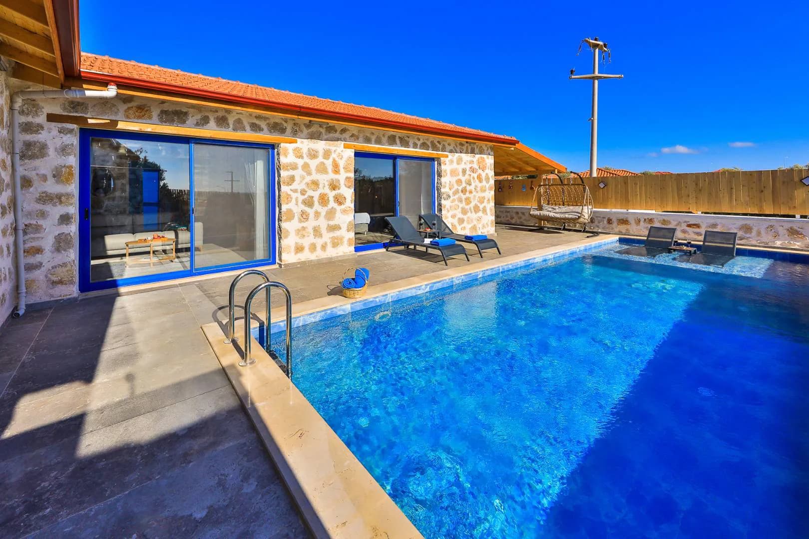 Kaş Gelemiş'de Deniz Manzaralı, Özel Havuzlu, Taş Villa görsel 3