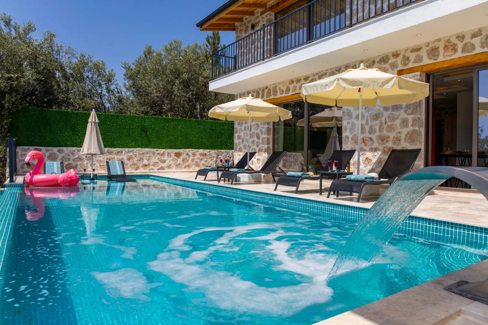 Kaş Üzümlü'de Doğa İle İç İçe, Özel Havuzlu, Kiralık Villa görsel 2