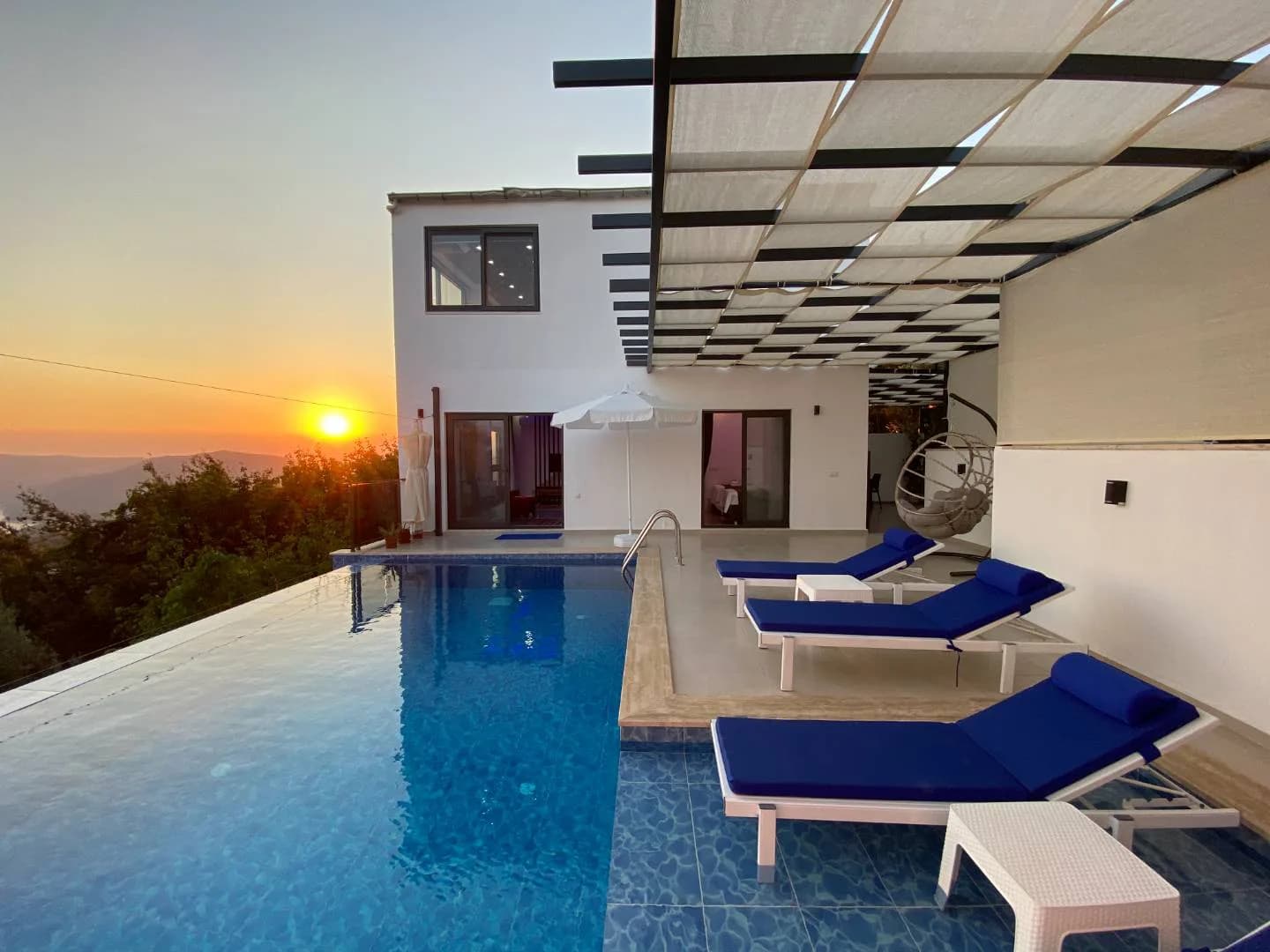 Kaş Kördere'de Göz Alıcı Deniz Manzaralı, Özel Havuzlu, Modern Villa görsel 2