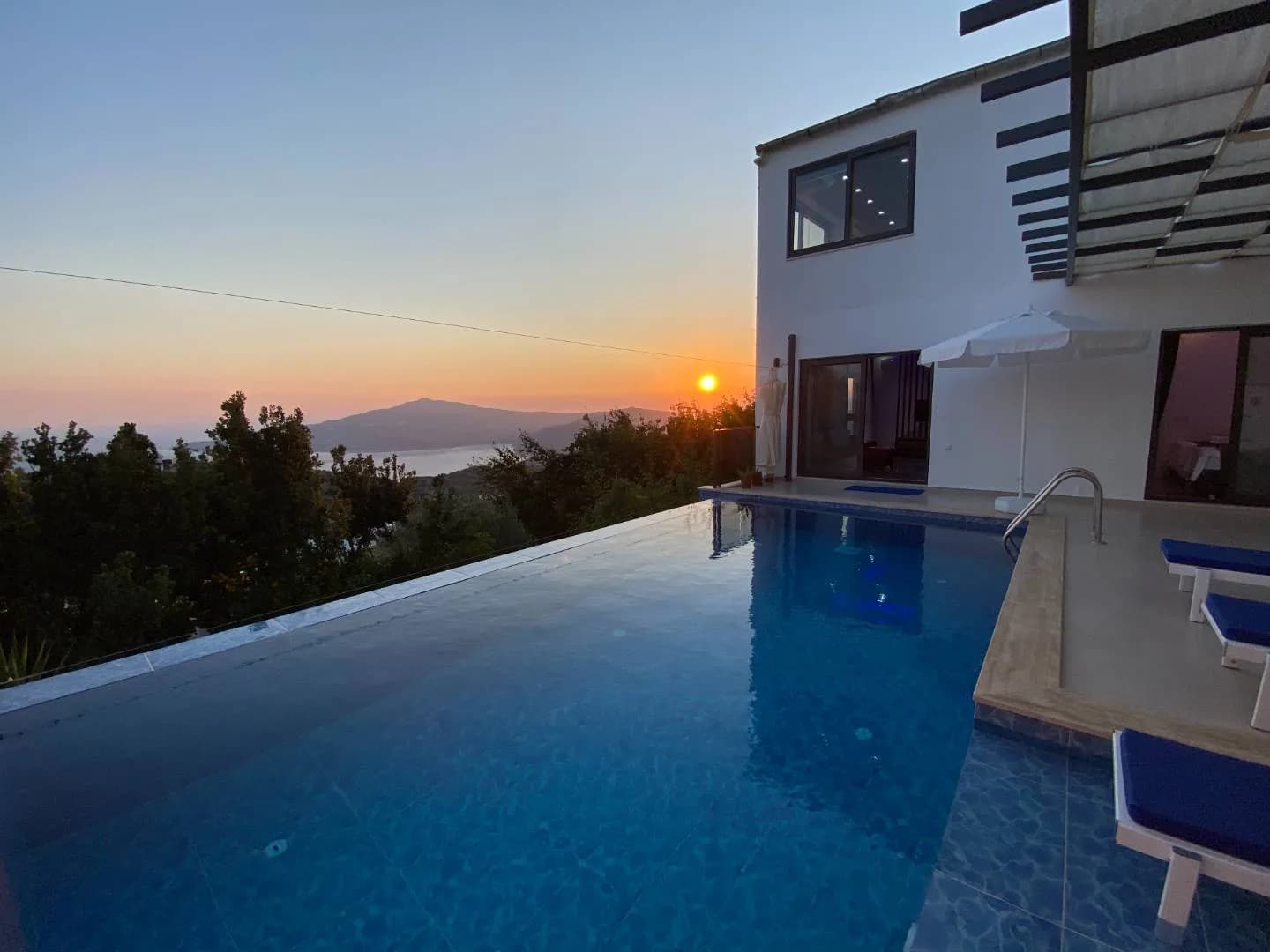 Kaş Kördere'de Göz Alıcı Deniz Manzaralı, Özel Havuzlu, Modern Villa görsel 3
