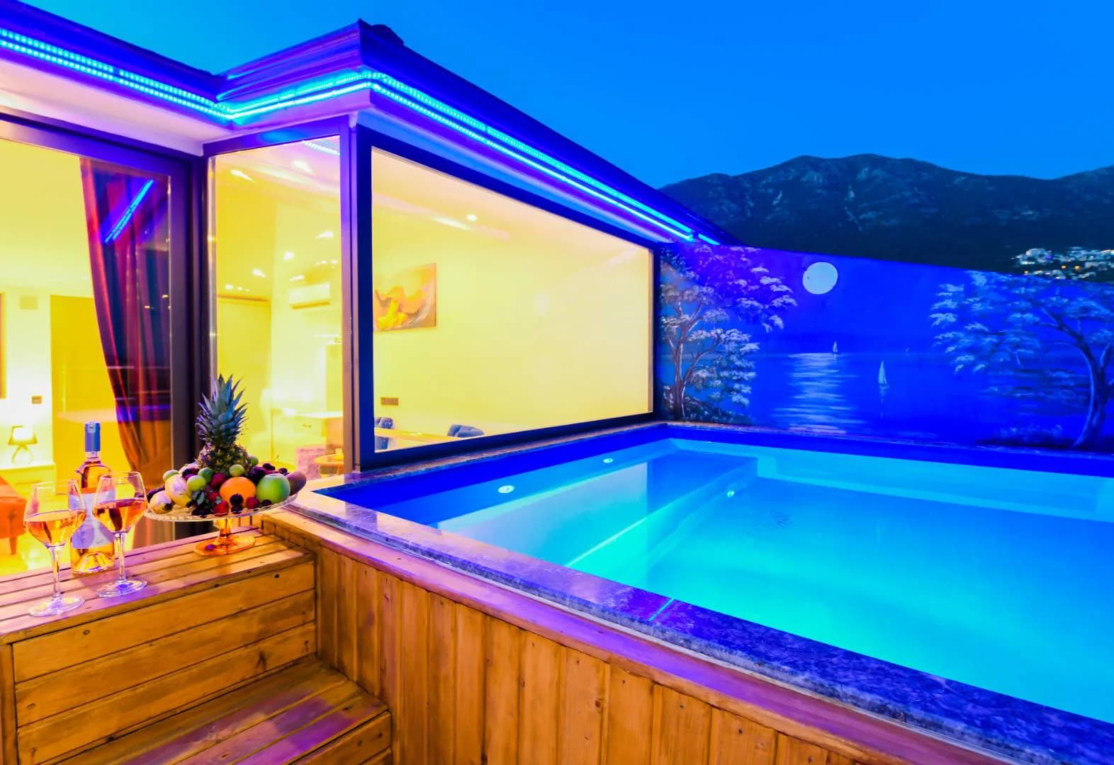 Kaş Kalkan'da Enfes Deniz Manzaralı, Jakuzili, 4 Kişilik, Kiralık Suit görsel 2