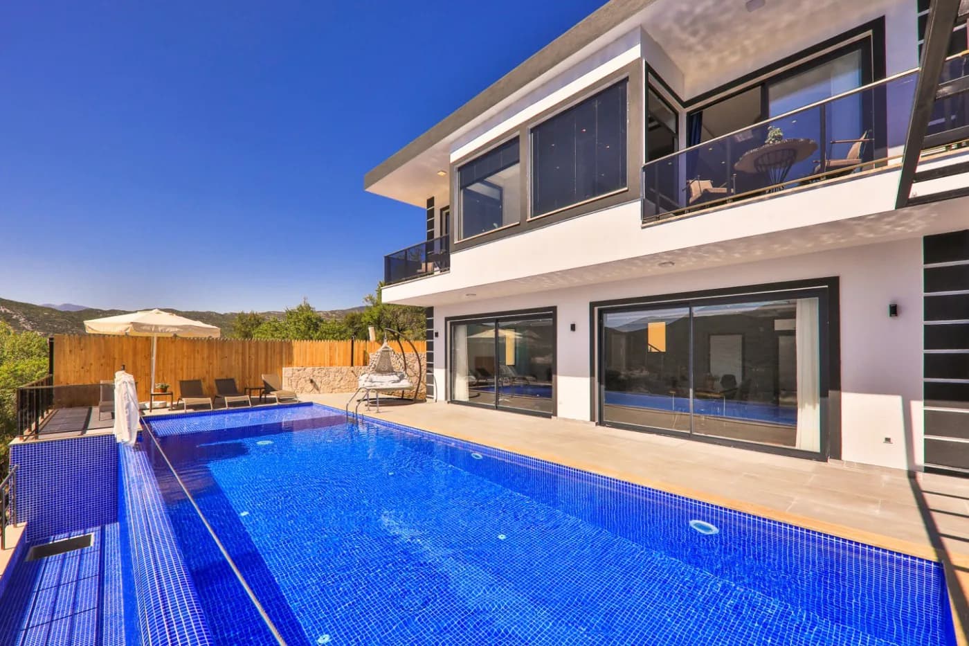 Kaş Sarıbelen'de Doğa ve Deniz Manzaralı, Özel Havuzlu, Jakuzili Villa görsel 3