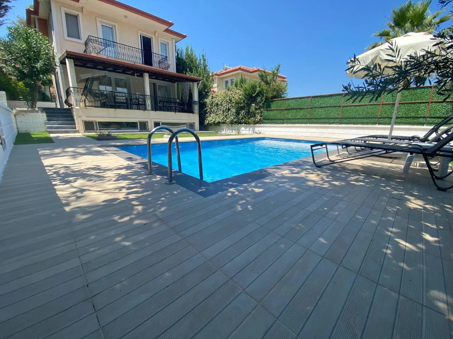 Fethiye Ölüdeniz'de Geniş Verandalı, Özel Havuzlu, Konforlu Villa görsel 2