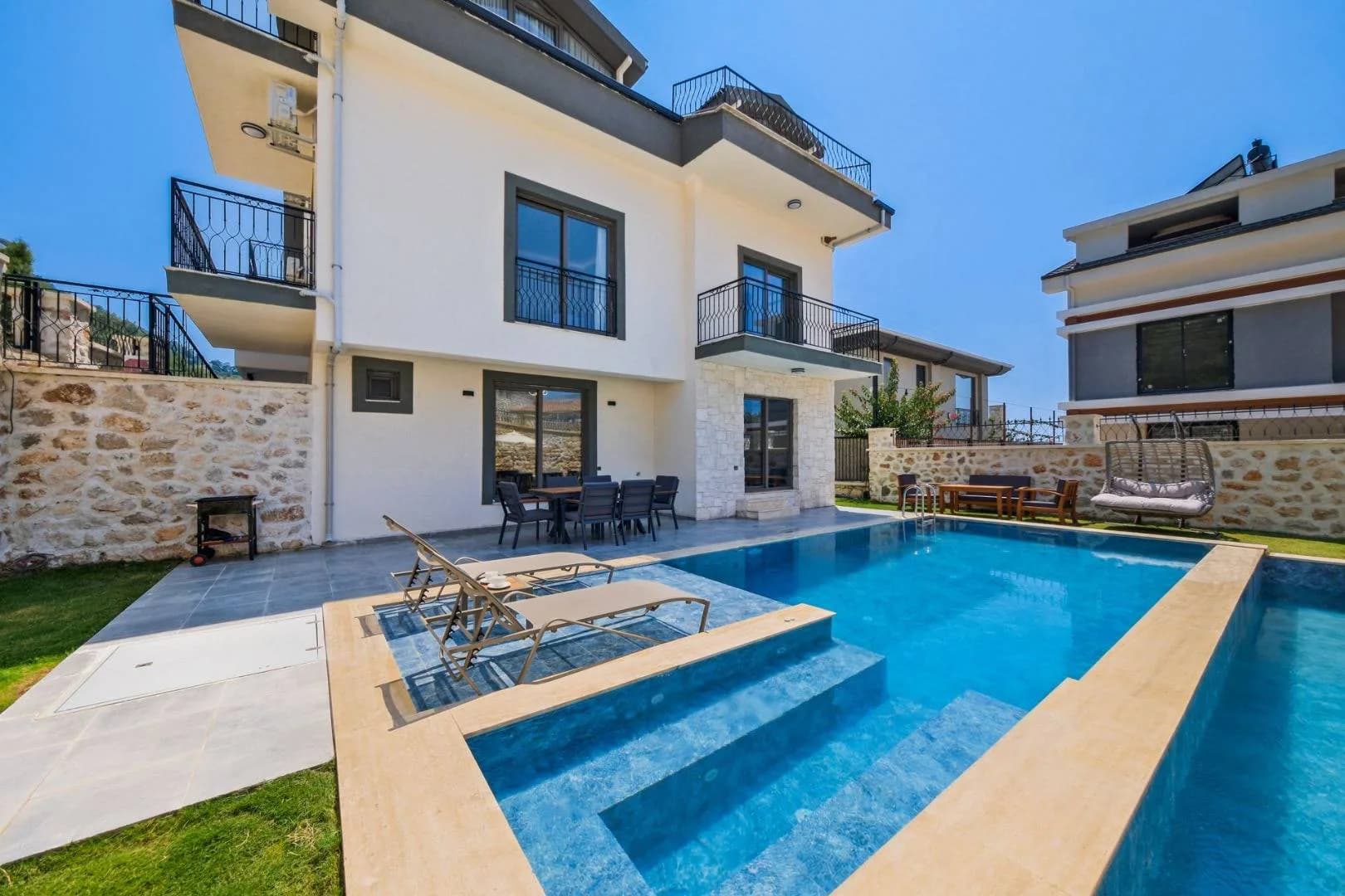Fethiye Faralya'da Nezih Konumda, Özel Havuzlu, İkiz Villa görsel 2