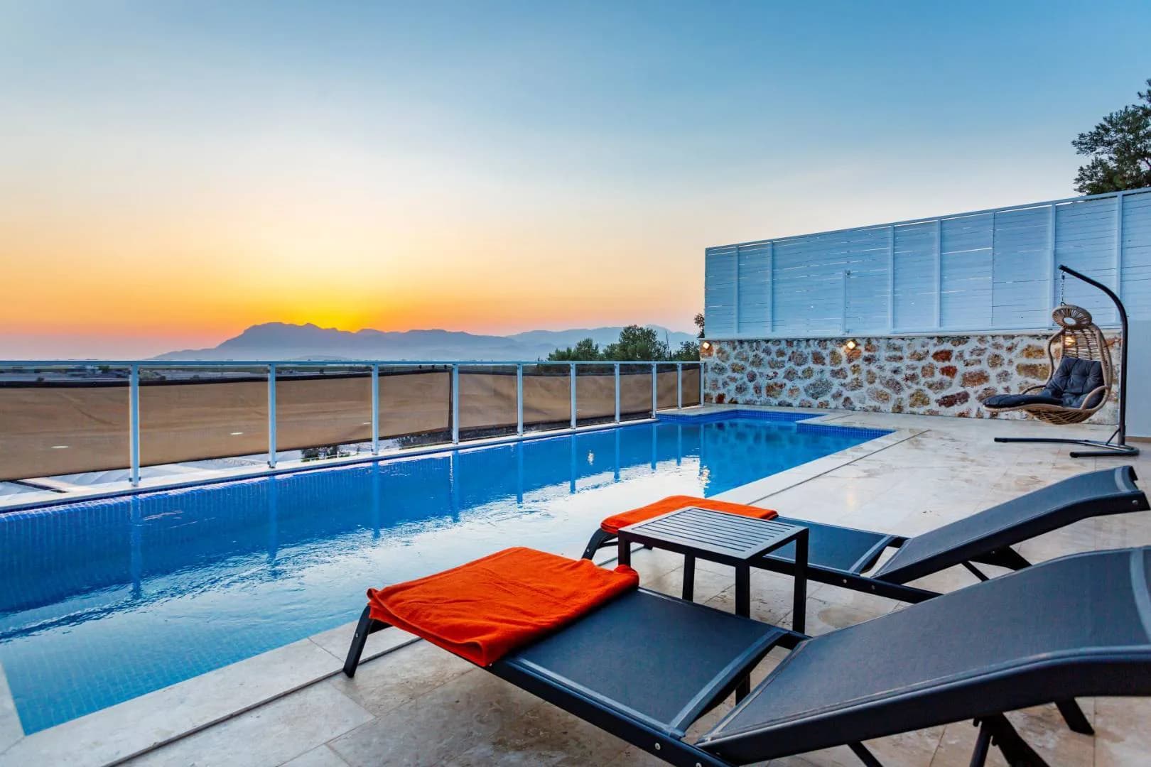 Kaş Yeşilköy'de Sakin Konumda, Özel Havuzlu, Modern Villa görsel 2