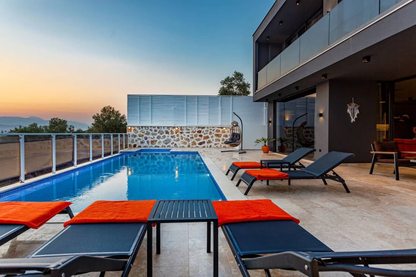 Kaş Yeşilköy'de Sakin Konumda, Özel Havuzlu, Modern Villa görsel 3