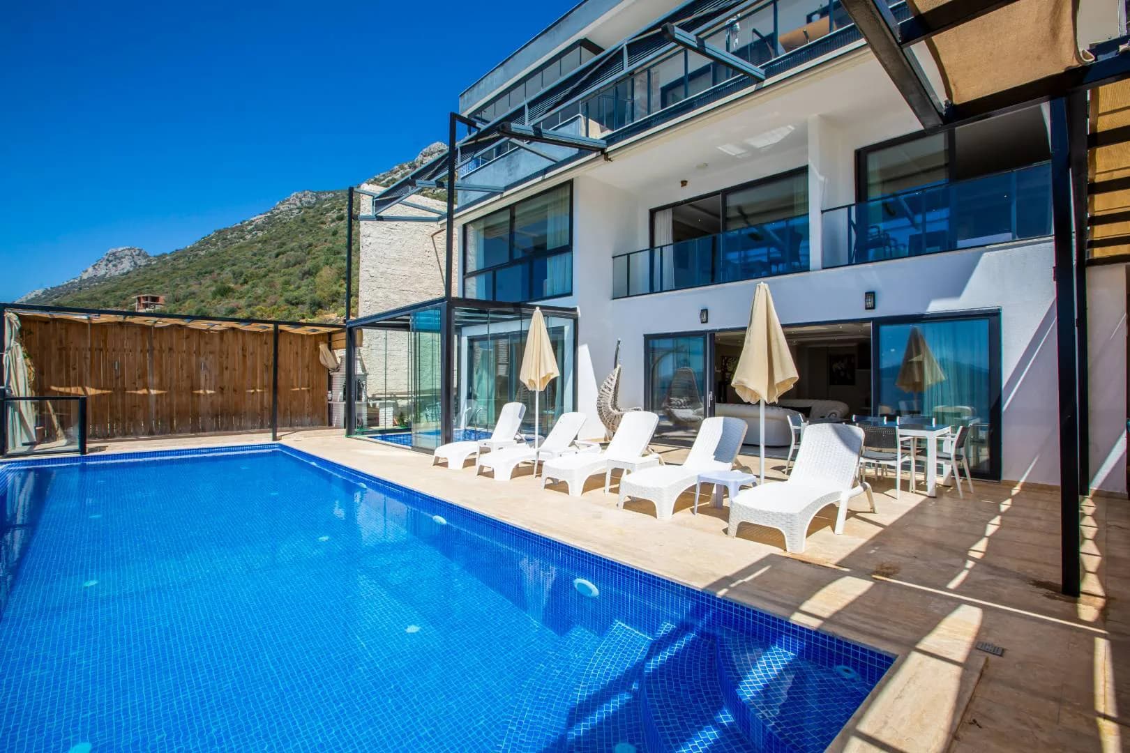 Kaş Bezirgan'da Enfes Deniz Manzaralı, Sonsuzluk Havuzlu, Kiralık Villa görsel 3