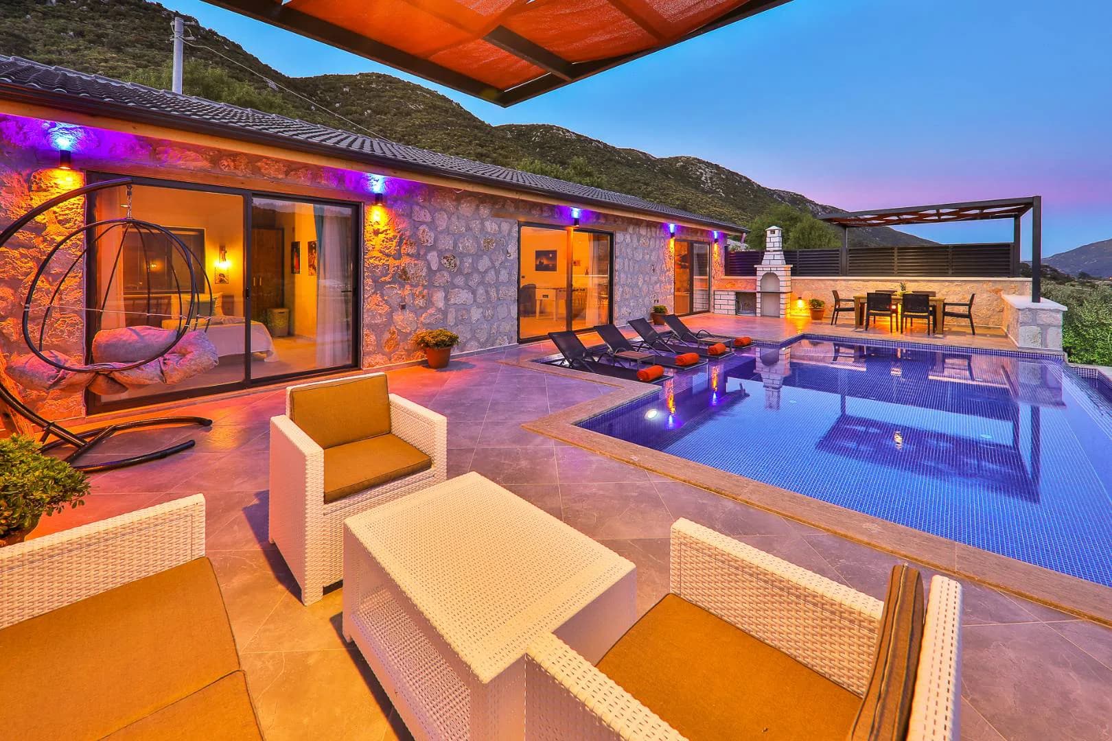 Kaş Sarıbelen'de Eşsiz Doğa Manzaralı, Özel Havuzlu, Jakuzili Villa görsel 3
