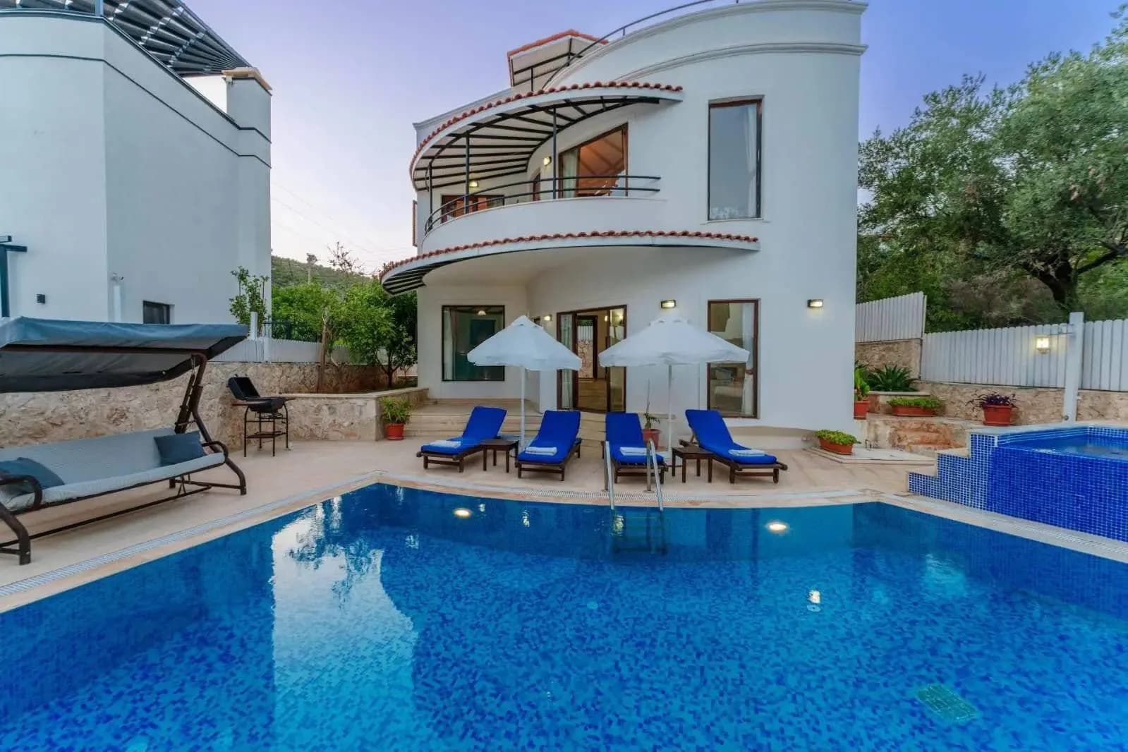 Kaş Kalkan'da Merkezi Konumda, Özel Havuzlu, Konforlu Villa görsel 2