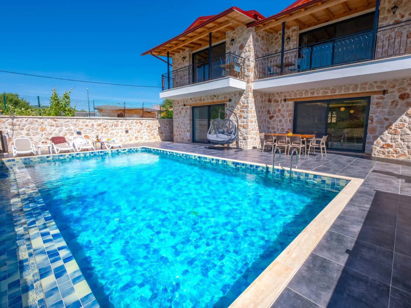 Kaş Hacıoğlan'da Otantik Tasarımlı, Özel Havuzlu, Modern Villa görsel 2