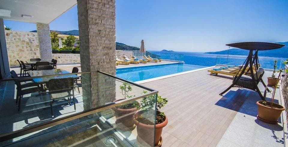 Kalkan'da Eşsiz Deniz Manzaralı, Özel Havuzlu, Konforlu Villa görsel 2