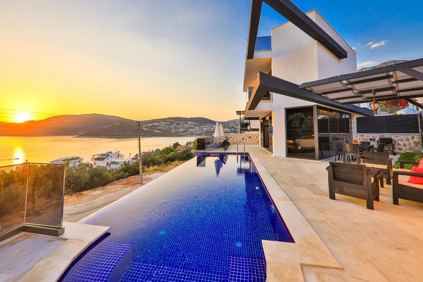 Kaş Kalkan'da Şahane Deniz Manzaralı, Özel Havuzlu, Kiralık Villa görsel 3