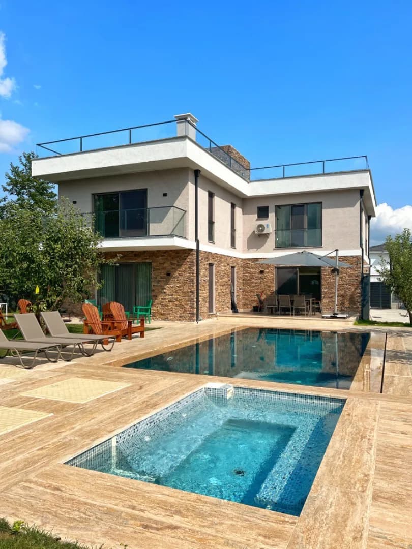 Sapanca'da Kalabalık Ailelere Uygun, Isıtmalı Havuzlu, Kiralık Villa görsel 3