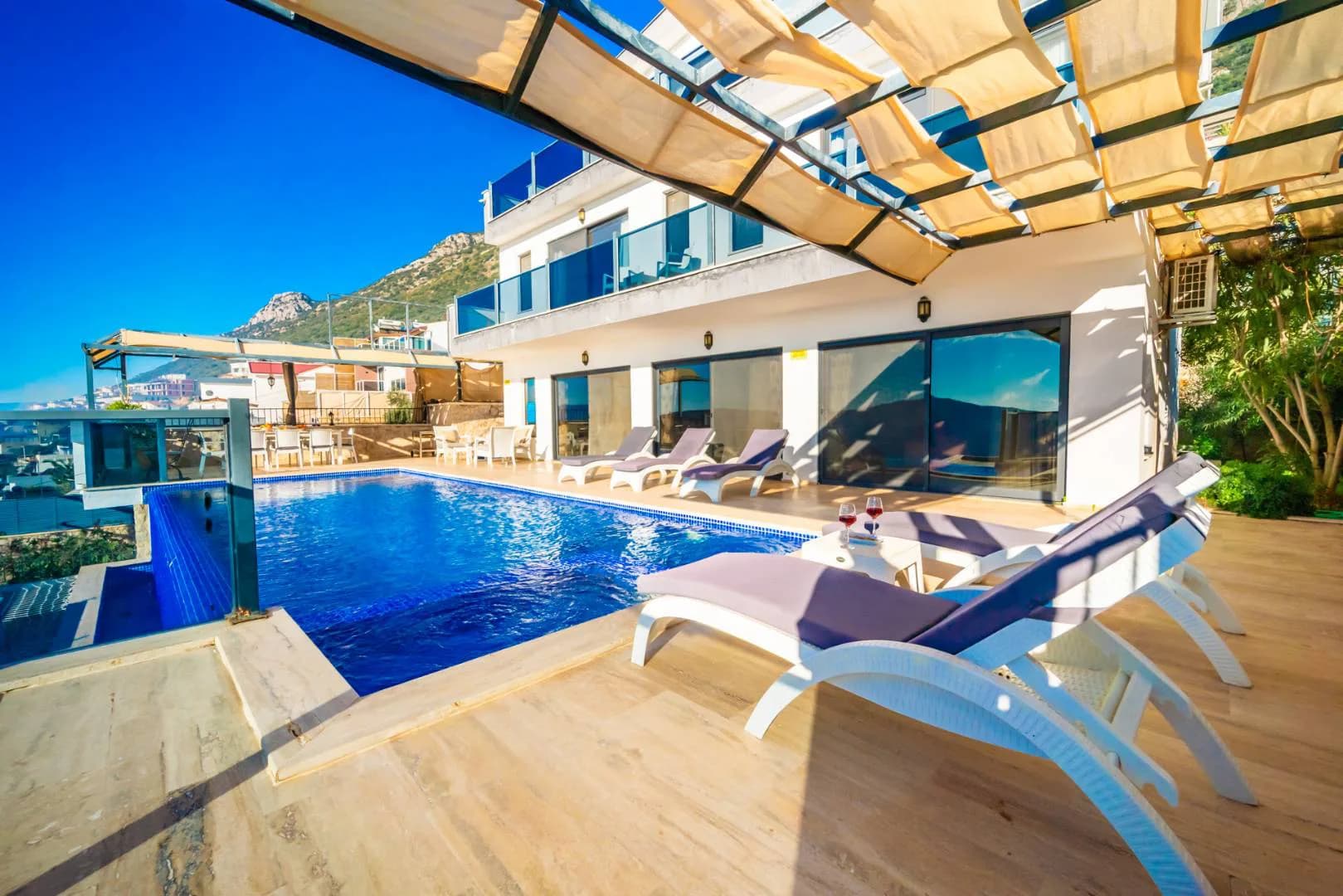 Kaş Bezirgan'da Göz Alıcı Manzaralı, Sonsuzluk Havuzlu, 4+1 Villa görsel 2
