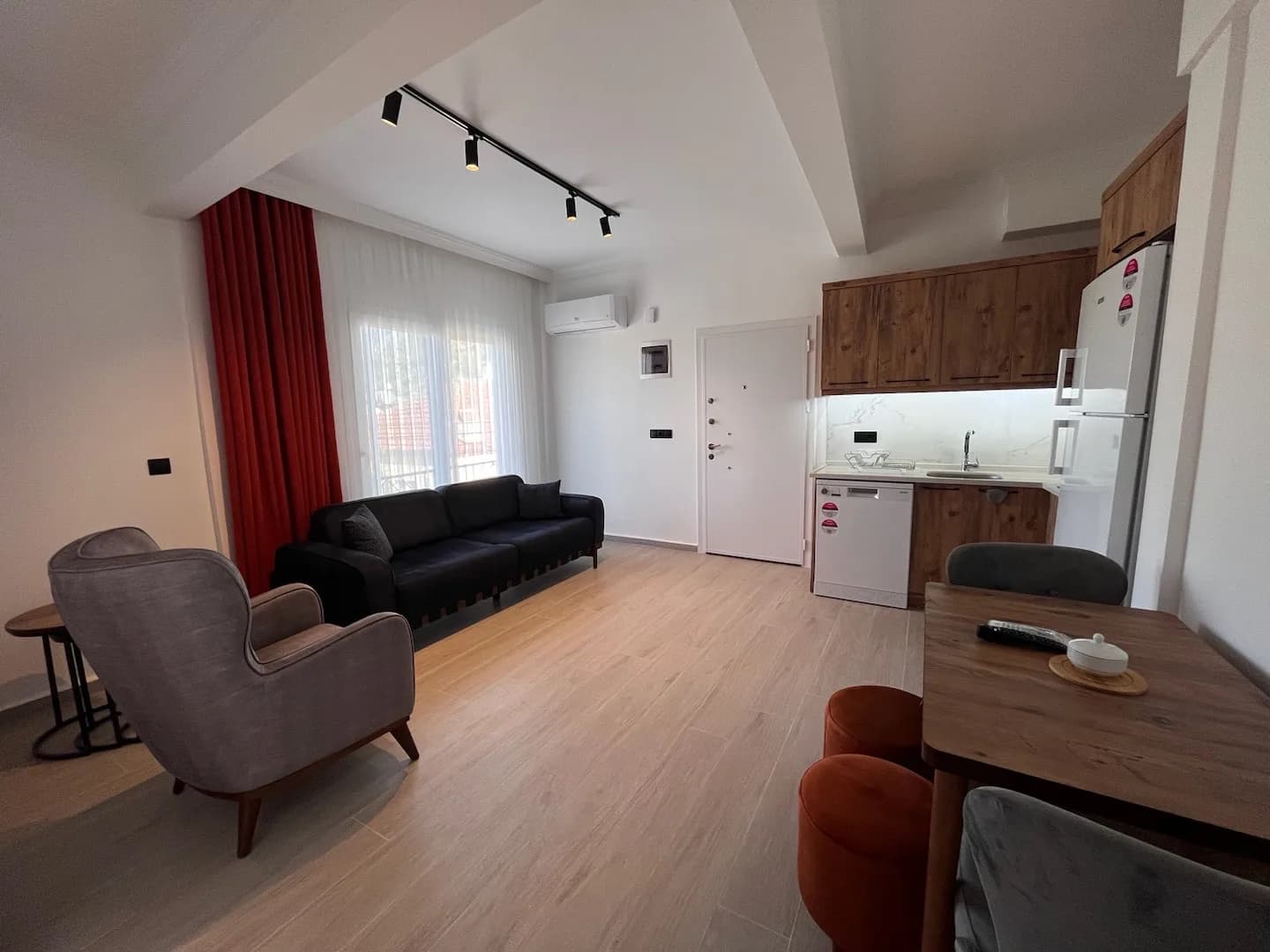 Fethiye Kesikkapı'da Merkeze Yakın, 2 Kişilik, Konforlu Apart görsel 2