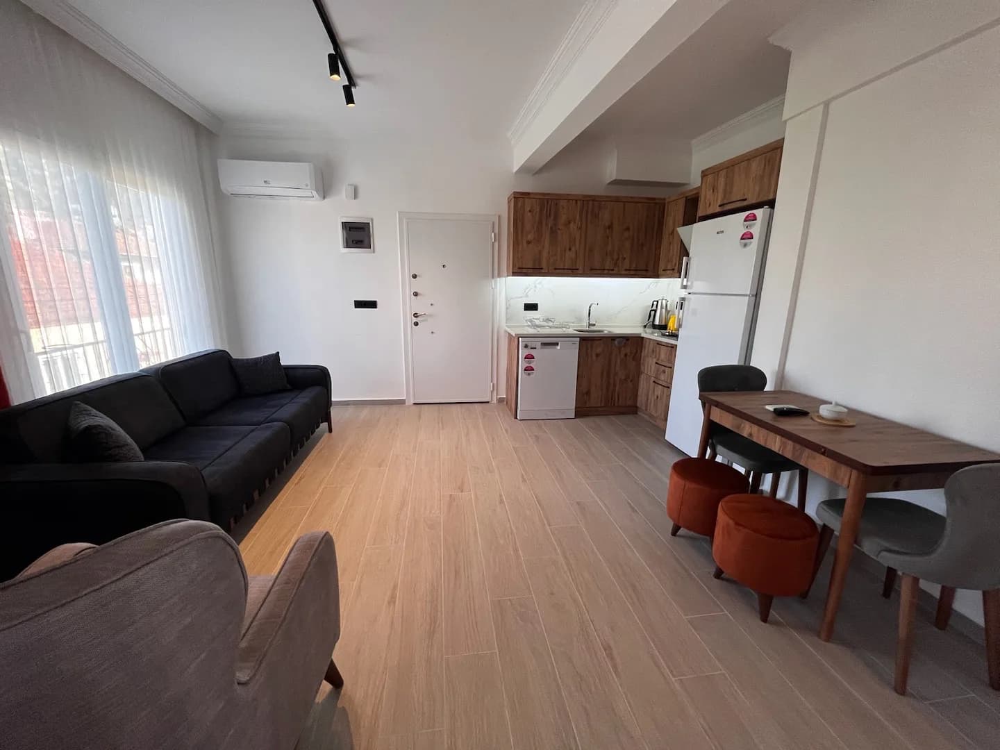 Fethiye Kesikkapı'da Merkeze Yakın, 2 Kişilik, Konforlu Apart görsel 3