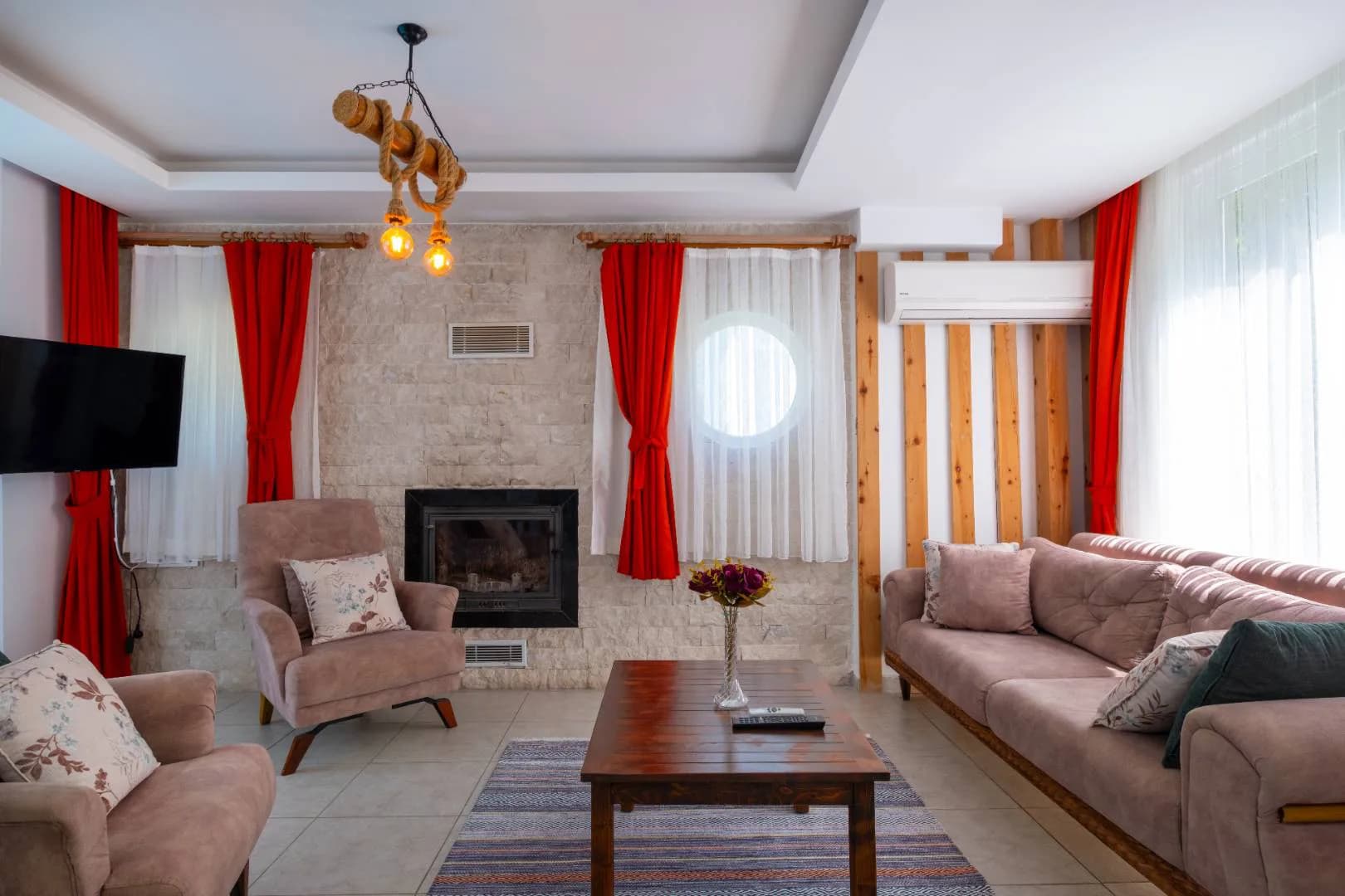 Fethiye Ölüdeniz'de Merkezi Konumda, Özel Havuzlu, Estetik Villa görsel 2