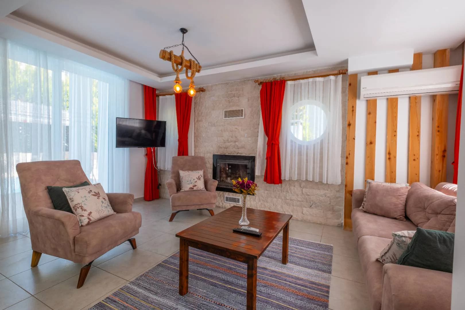 Fethiye Ölüdeniz'de Merkezi Konumda, Özel Havuzlu, Estetik Villa görsel 3