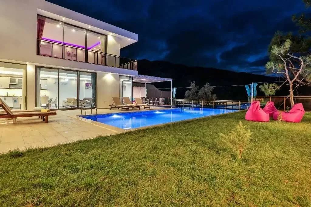 Kaş İslamlar'da Muhteşem Manzaralı, Özel Havuzlu, Modern Villa görsel 3