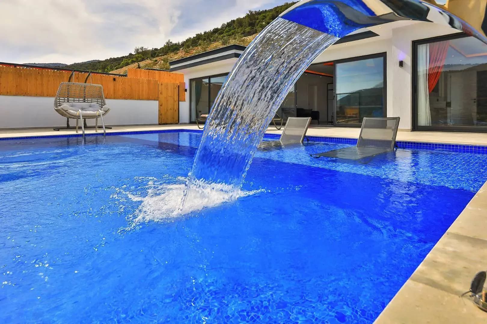Kaş Sarıbelen'de Sakin Konumda, Özel Havuzlu, Korunaklı Tatil Villası görsel 2