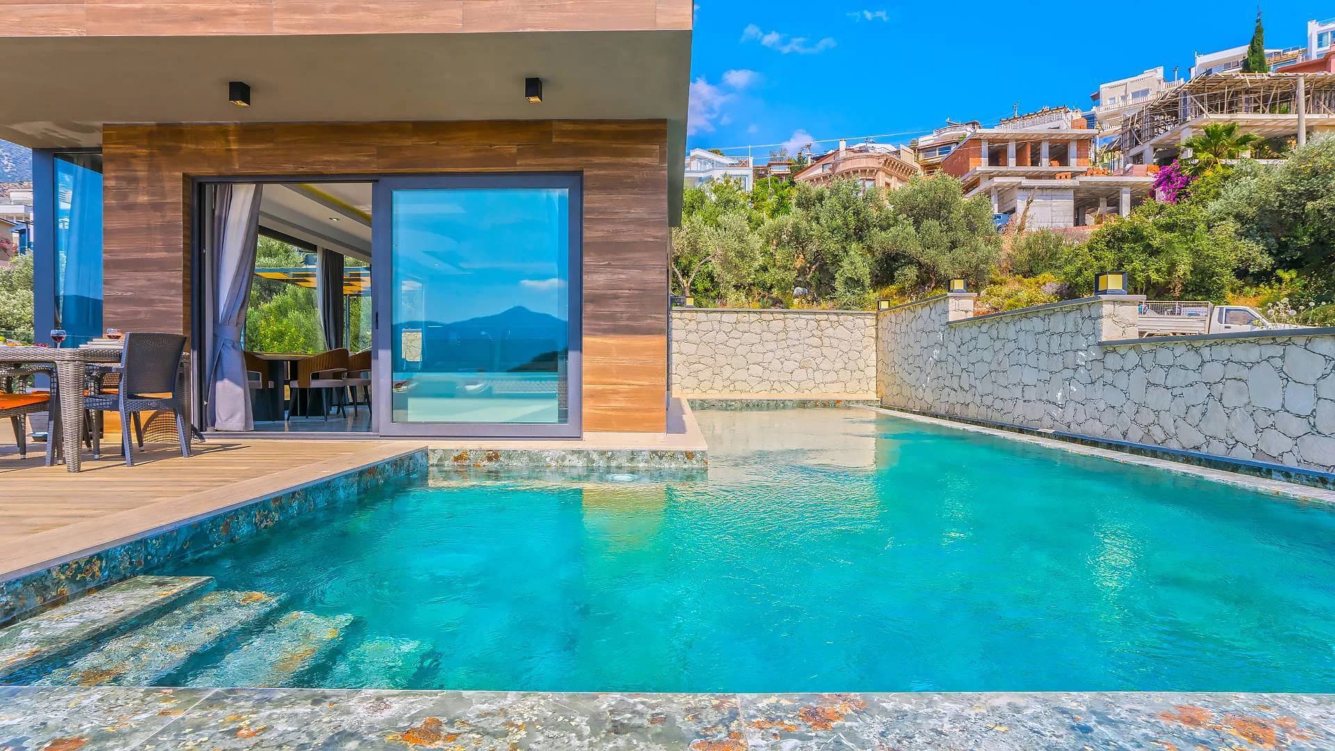 Kaş Kalkan'da Deniz Manzaralı, Isıtmalı Havuzlu, Görkemli Villa görsel 3