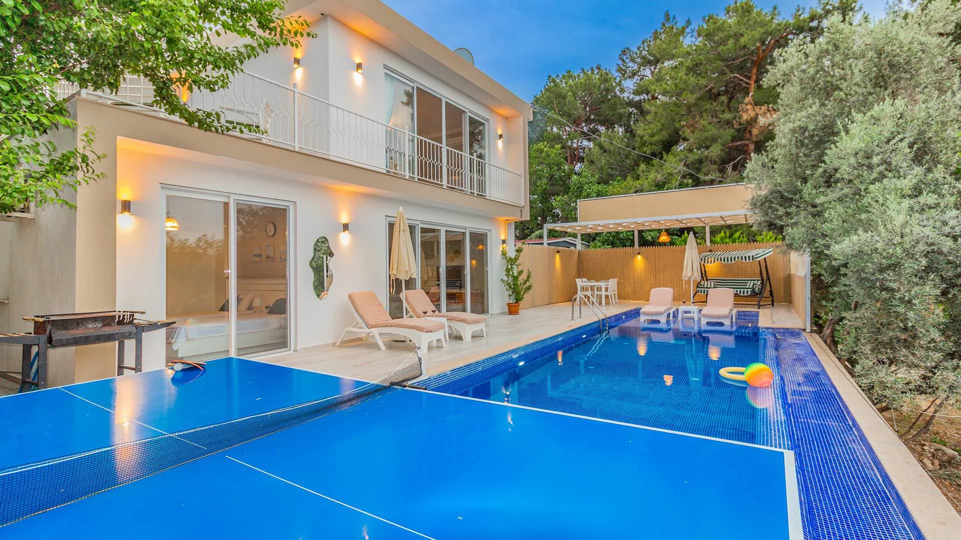 Kaş Üzümlü'de Çekirdek Ailelere Uygun, Özel Havuzlu, Jakuzili Villa görsel 2