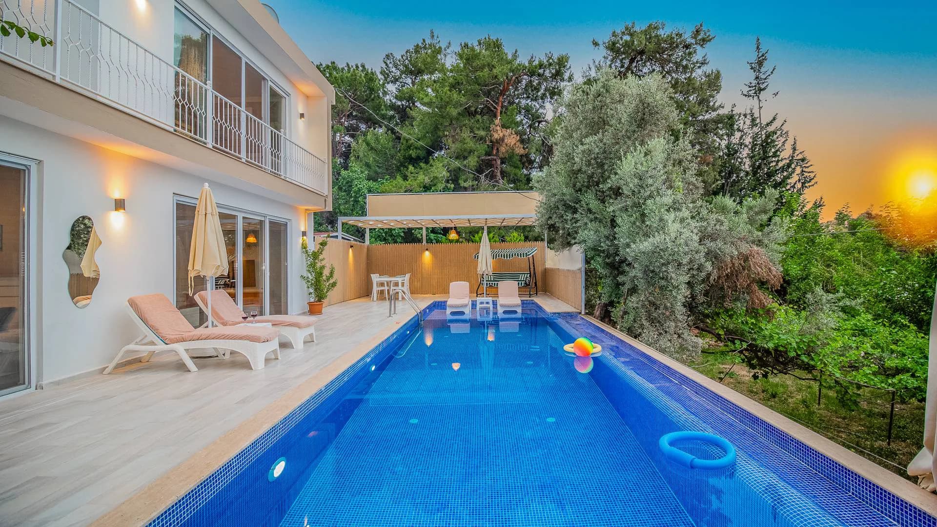Kaş Üzümlü'de Çekirdek Ailelere Uygun, Özel Havuzlu, Jakuzili Villa görsel 3