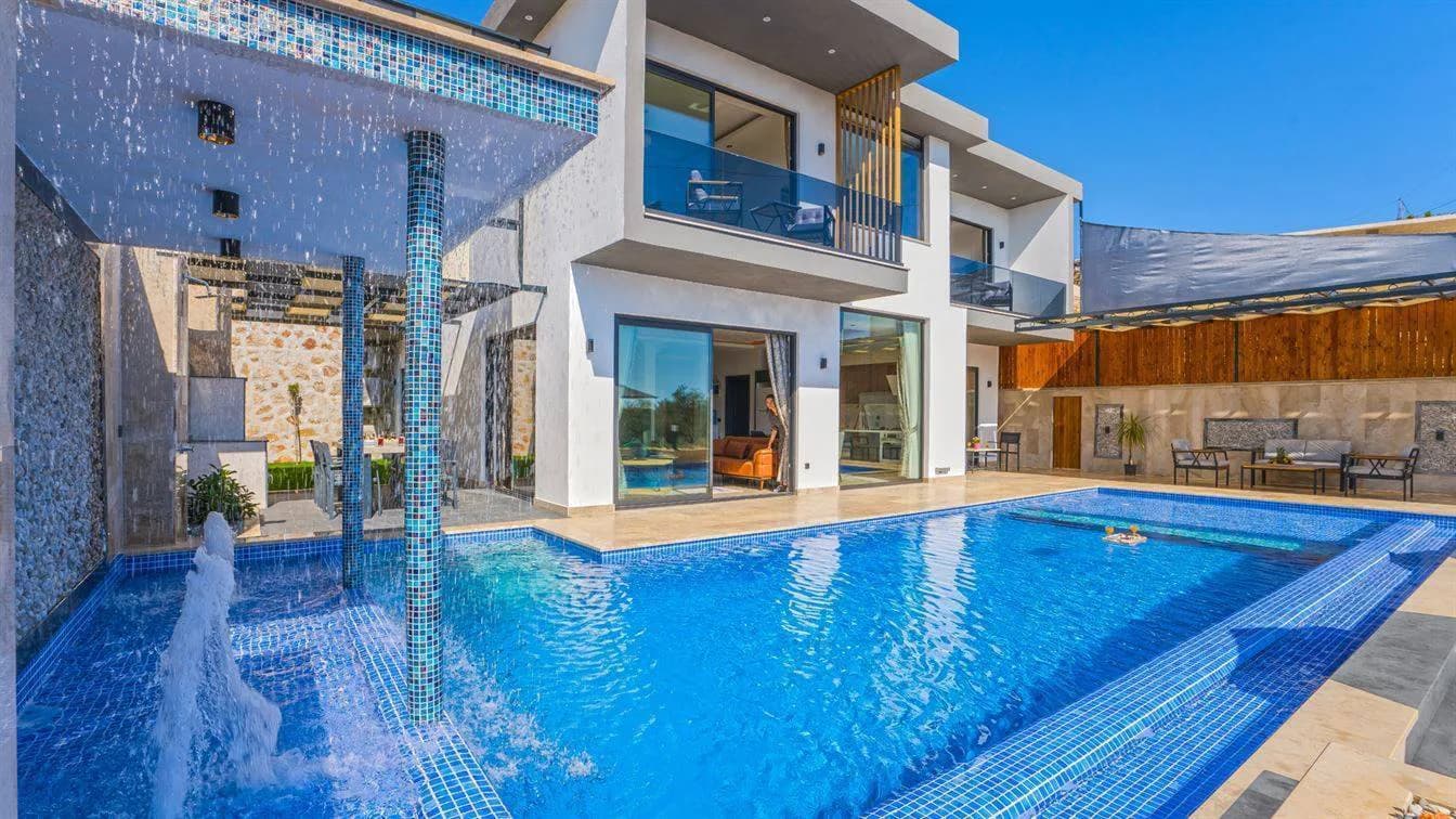 Kaş Bezirgan'da Huzurlu Doğada, Özel Havuzlu, Lüks Villa görsel 2