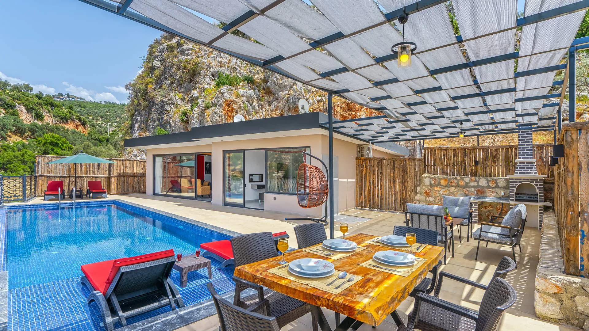 Kaş İslamlar'da Dağ Manzaralı, Özel Havuzlu, Konforlu Villa görsel 2